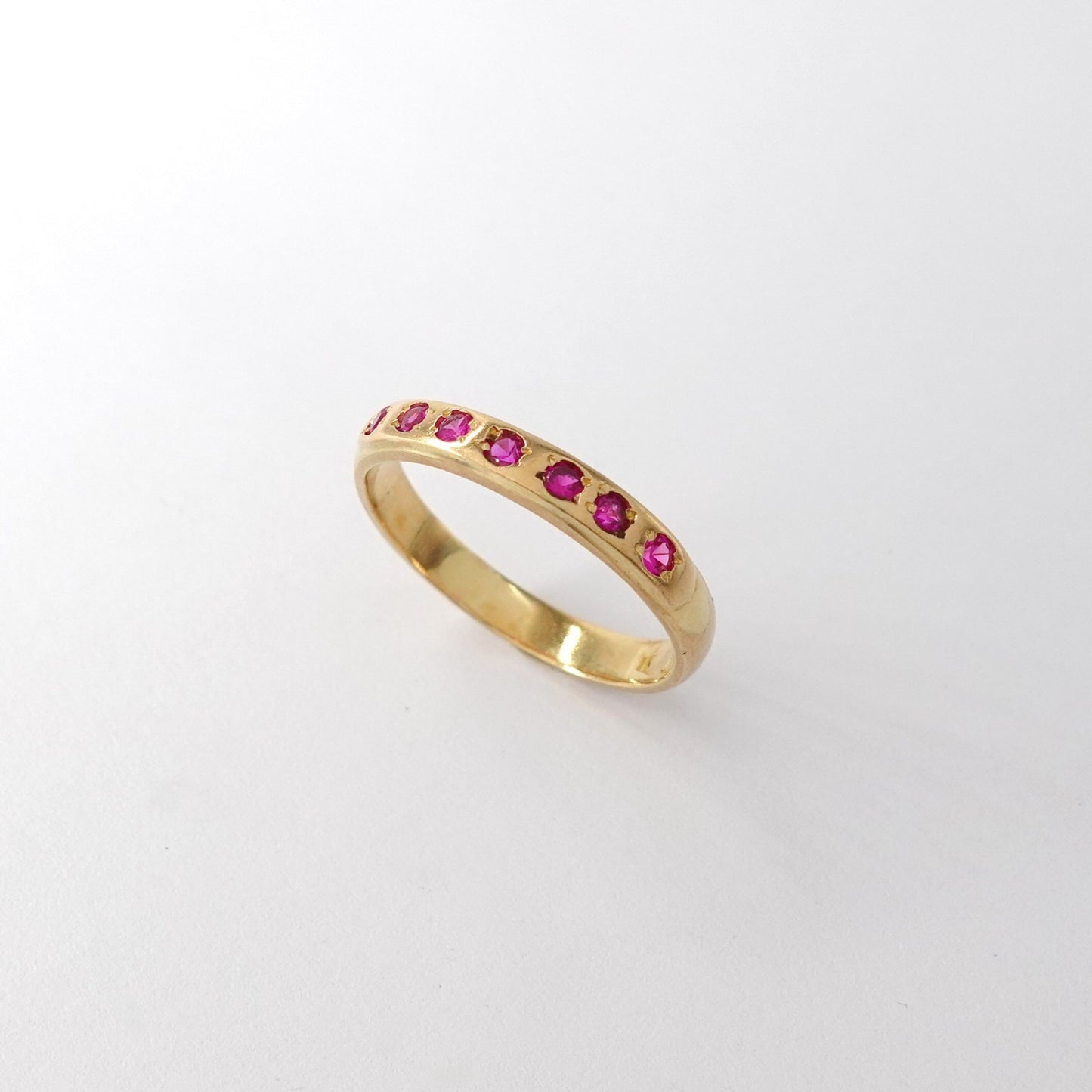 Anello a fedina con rubini