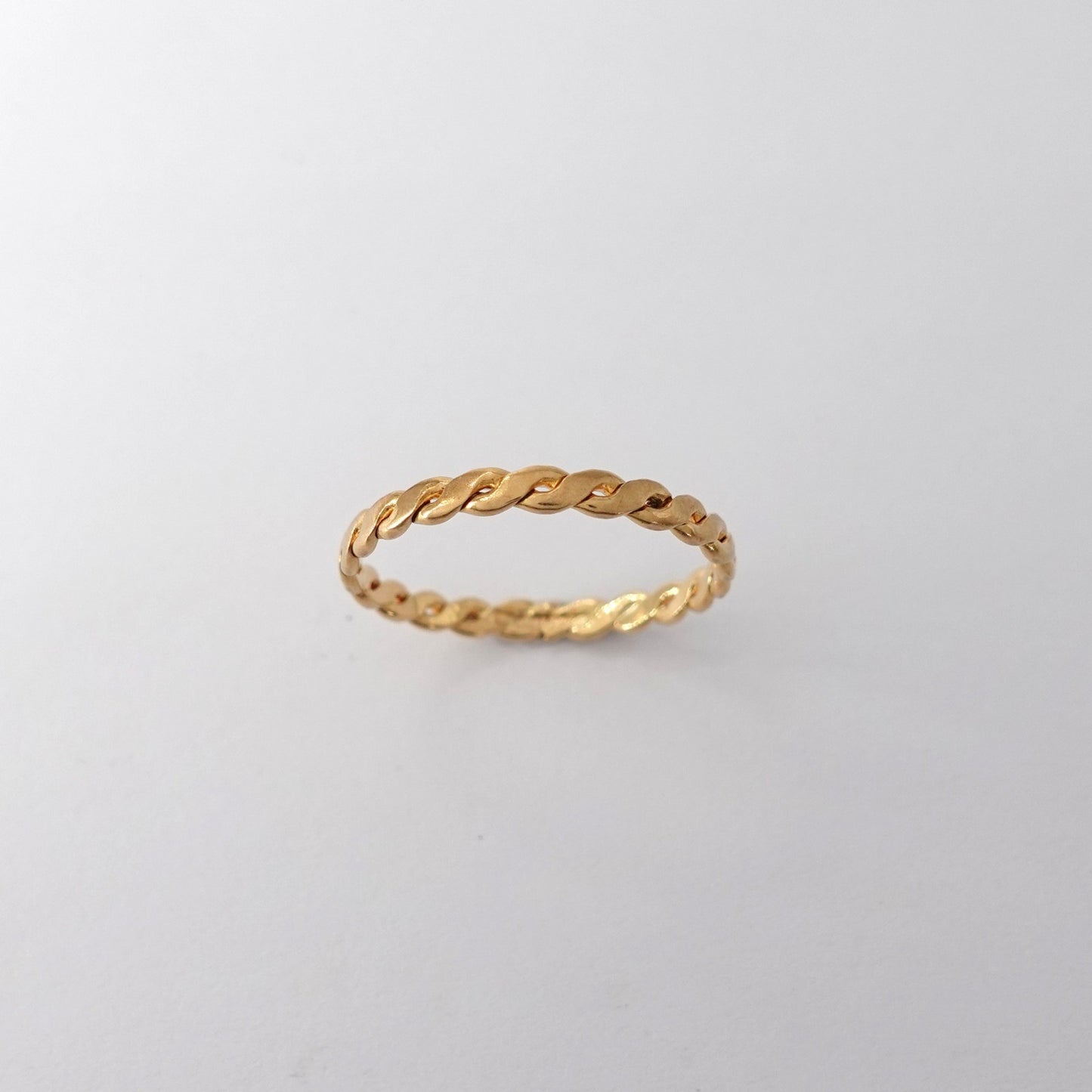 Anello intrecciato