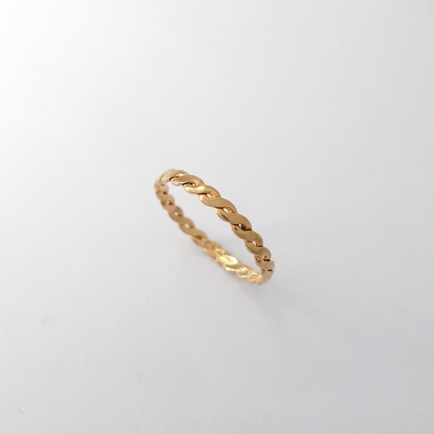 Anello intrecciato