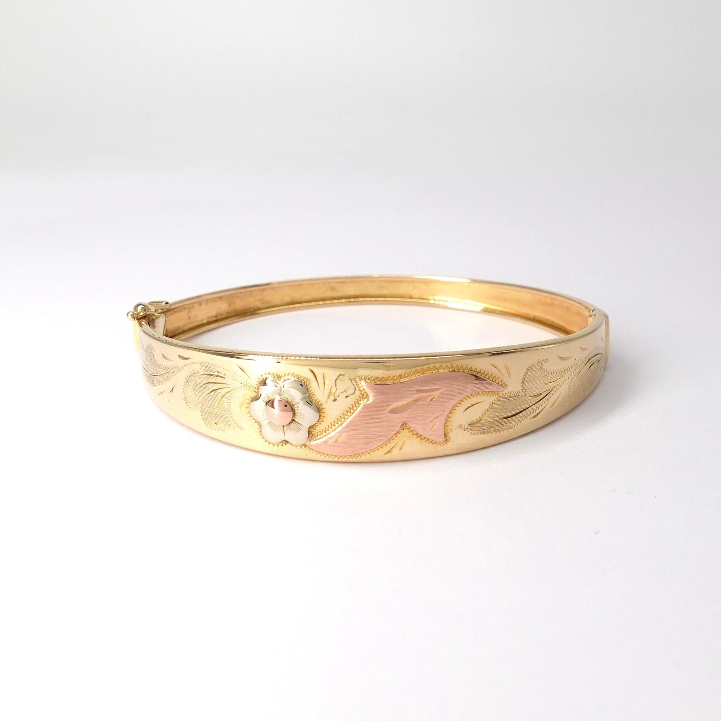 Bracciale rigido lavorato