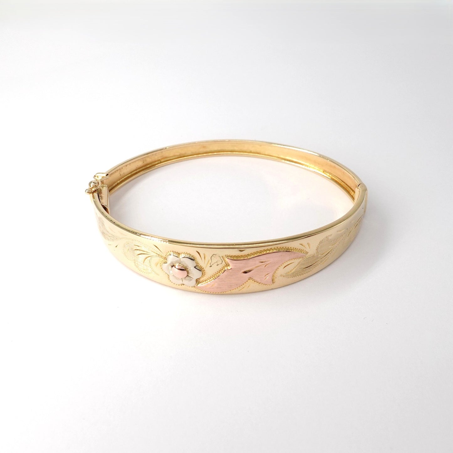 Bracciale rigido lavorato