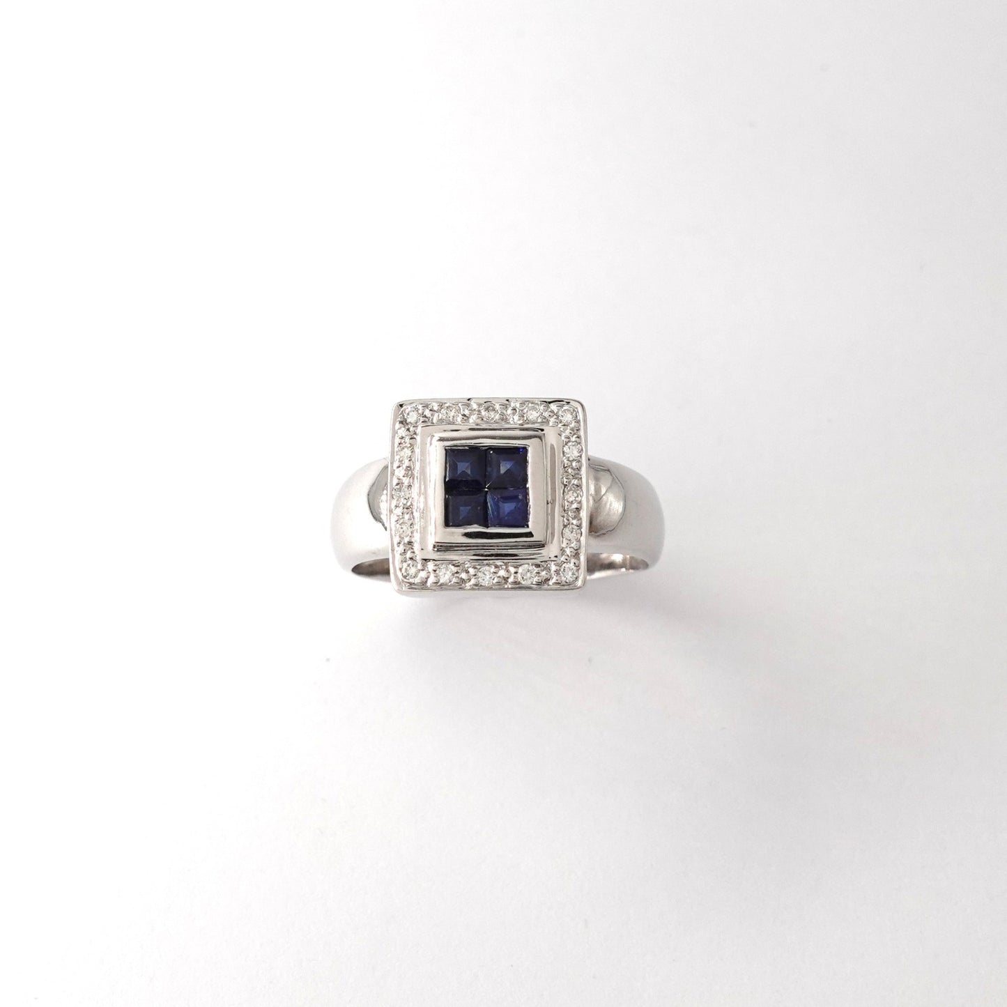 Anello con diamanti  e zaffiri sintetici