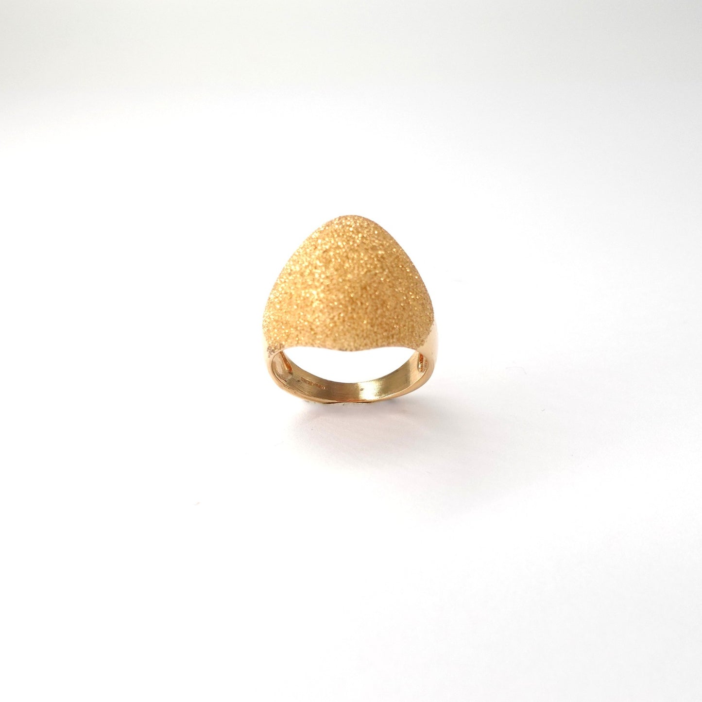 Anello con lavorazione diamantata