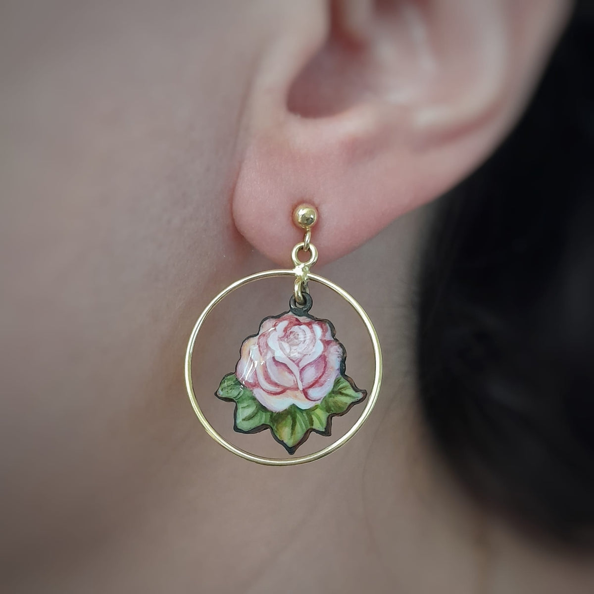 Orecchini ROSA in oro giallo 18kt smaltati, firmati  GABRIELLA RIVALTA