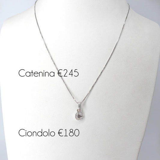 Catenina  con pendente con iniziale "C"