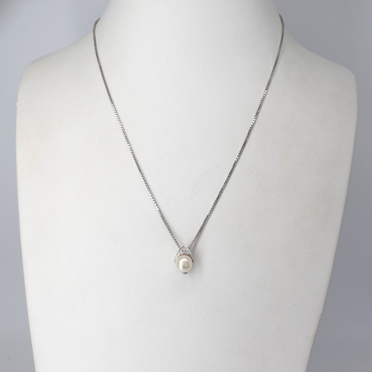 Collana  con Perla e Diamanti