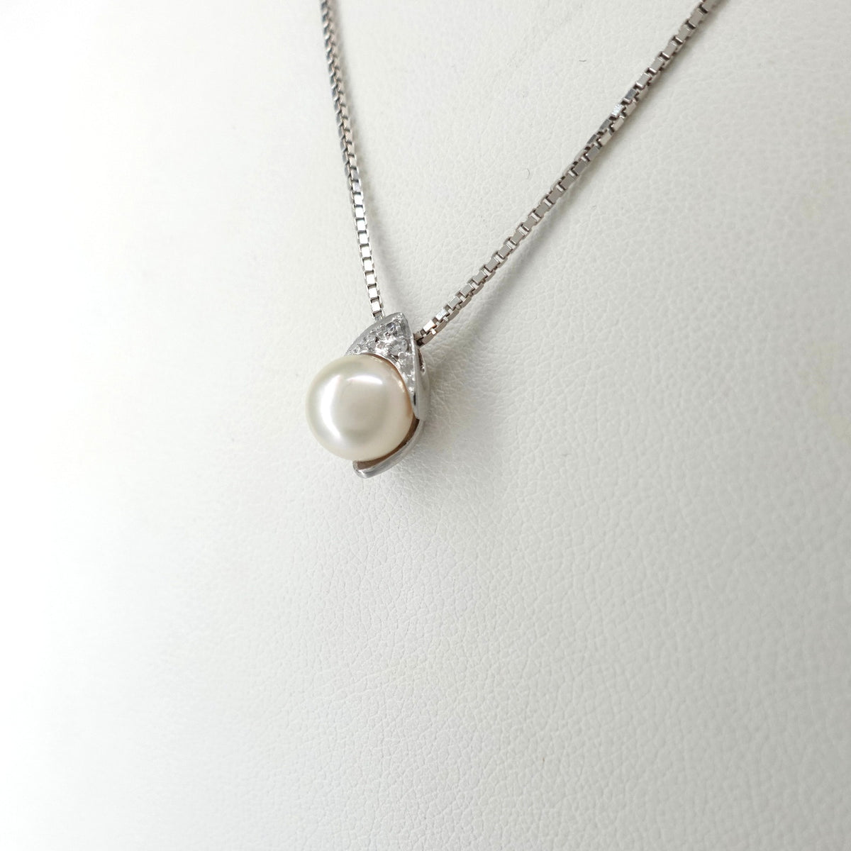 Collana  con Perla e Diamanti