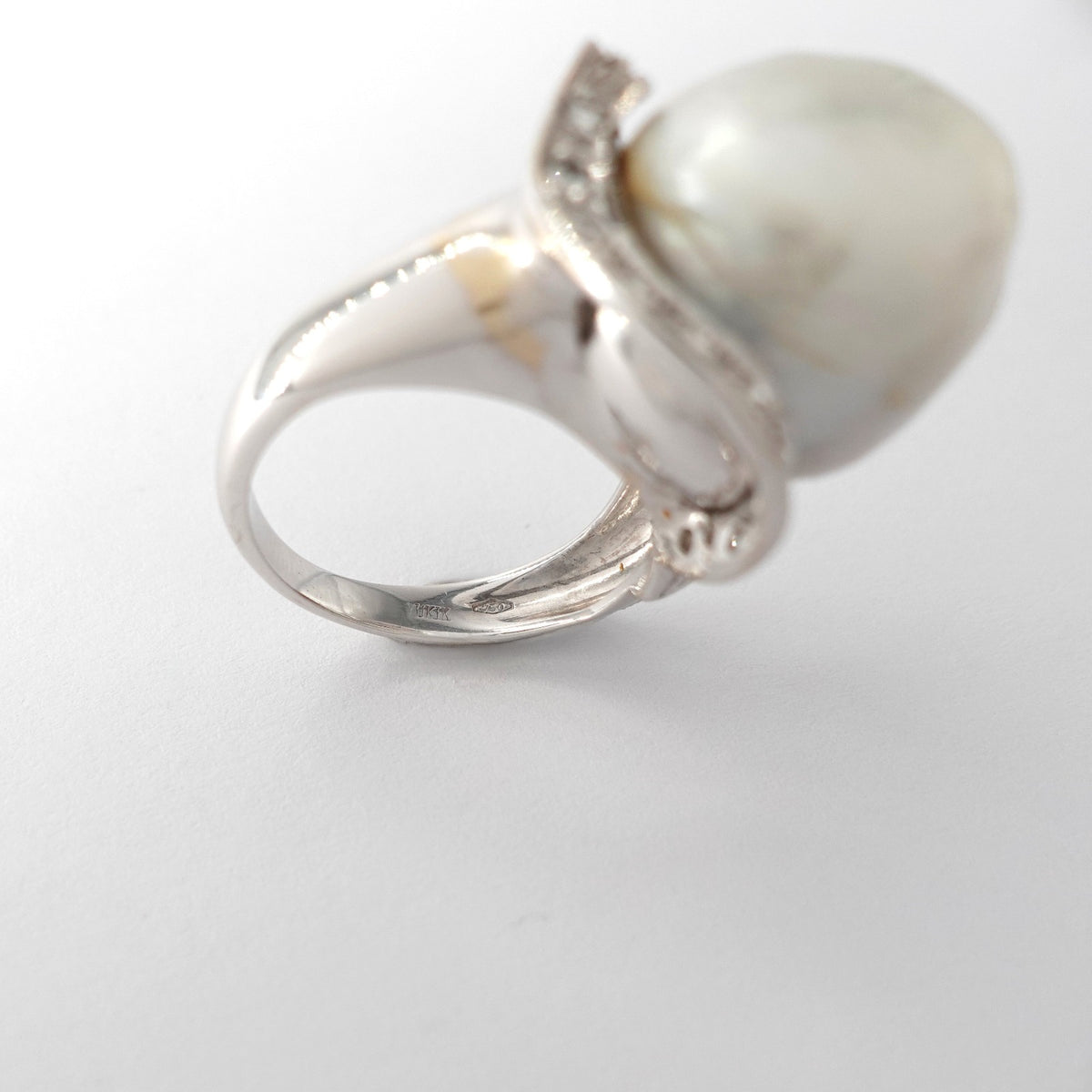 Anello in Oro   con Diamanti e Perla Scaramazza
