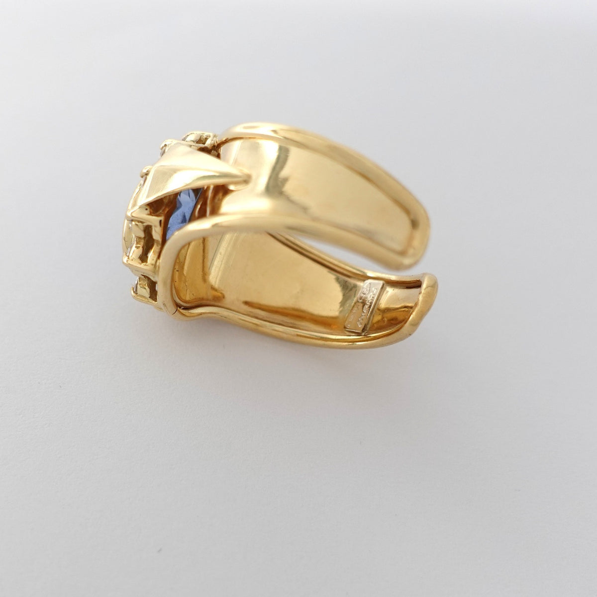 Anello in oro giallo 18kt con zirconi