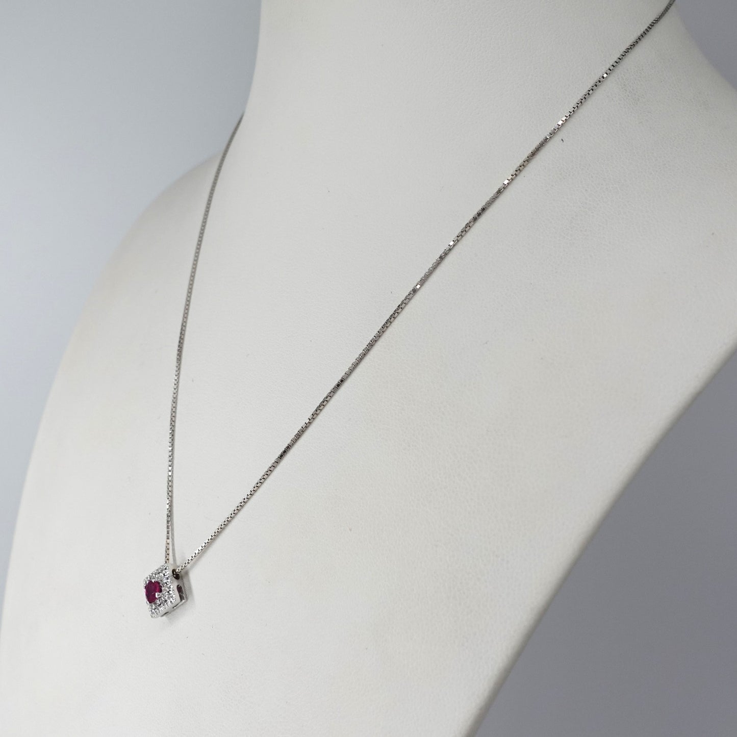 Catenina con diamanti