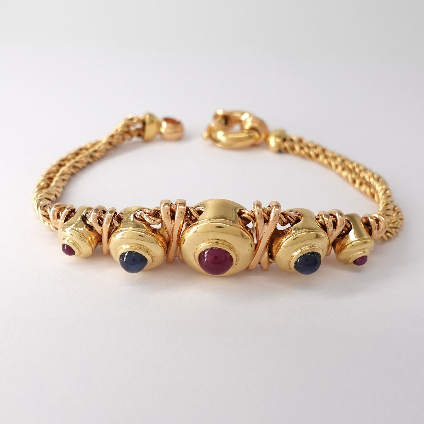 Bracciale con gemme cabochon