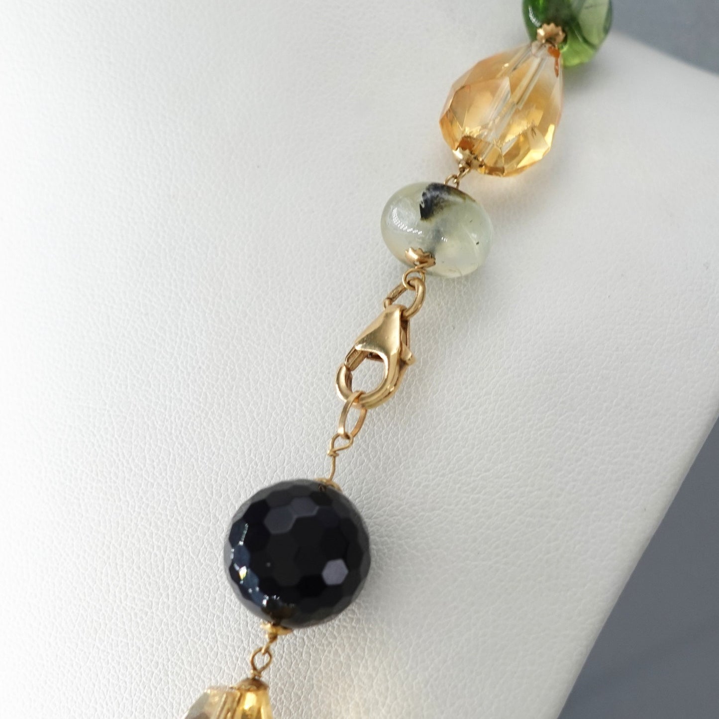 Collana con pietre naturali