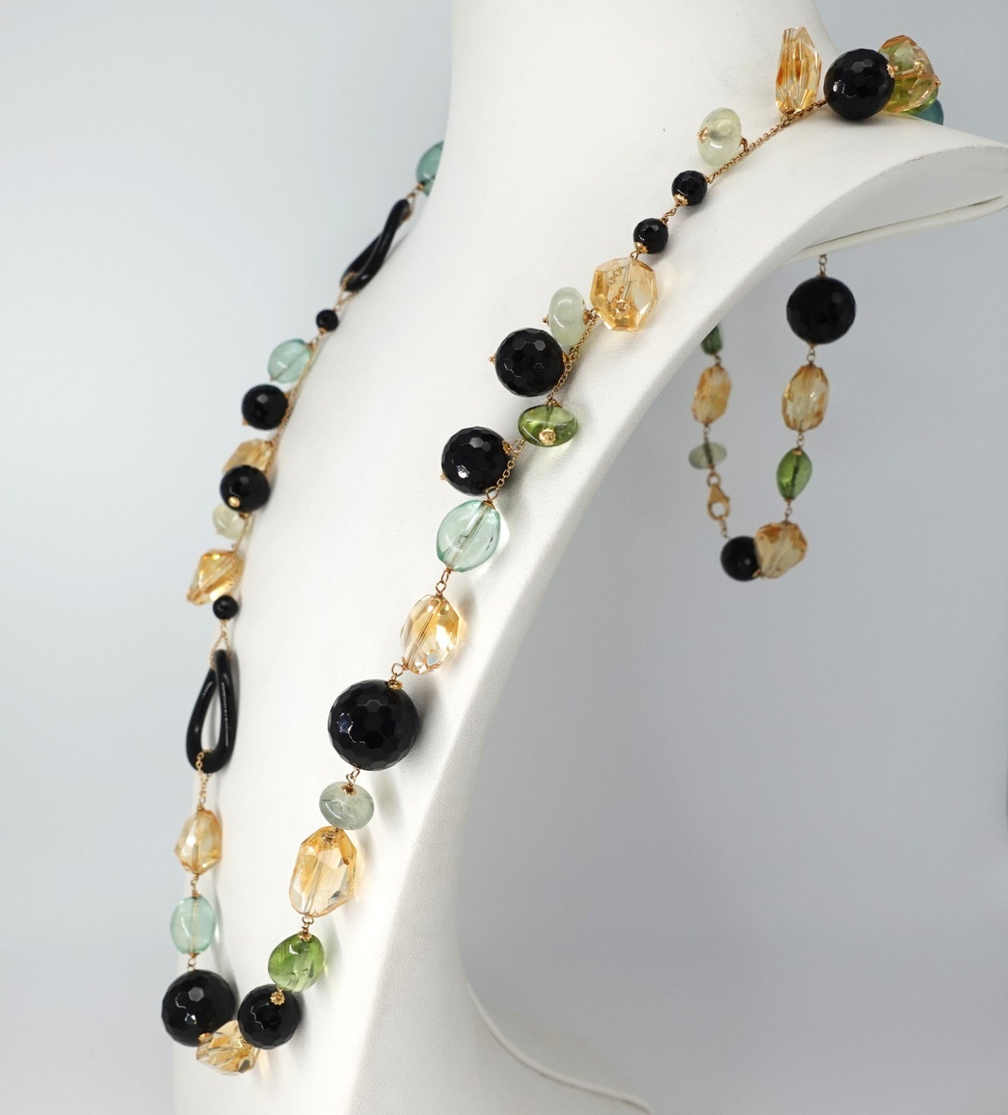 Collana con pietre naturali