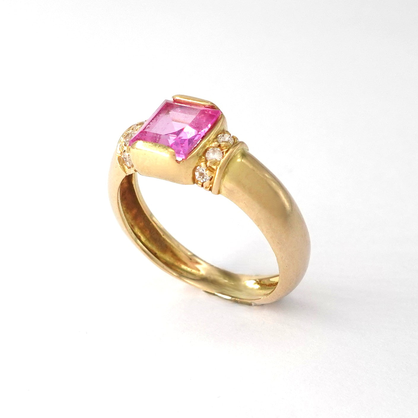 Anello con topazio rosa